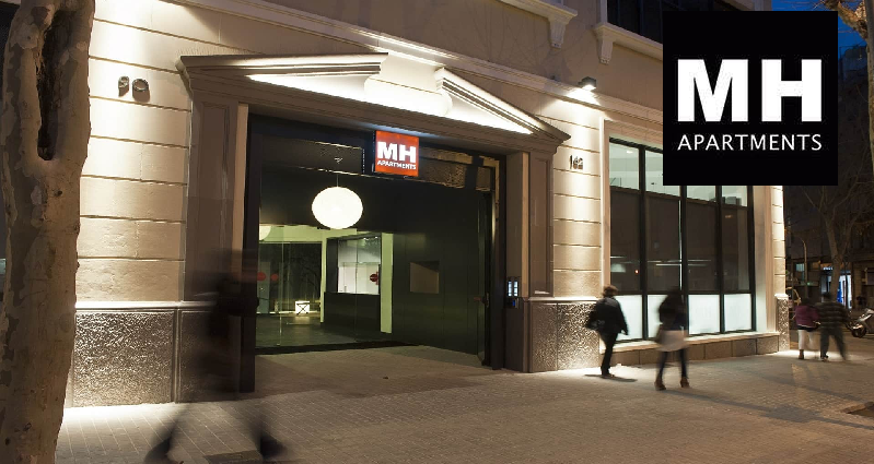 Borne de check-in dans un immeuble de MH Apartments