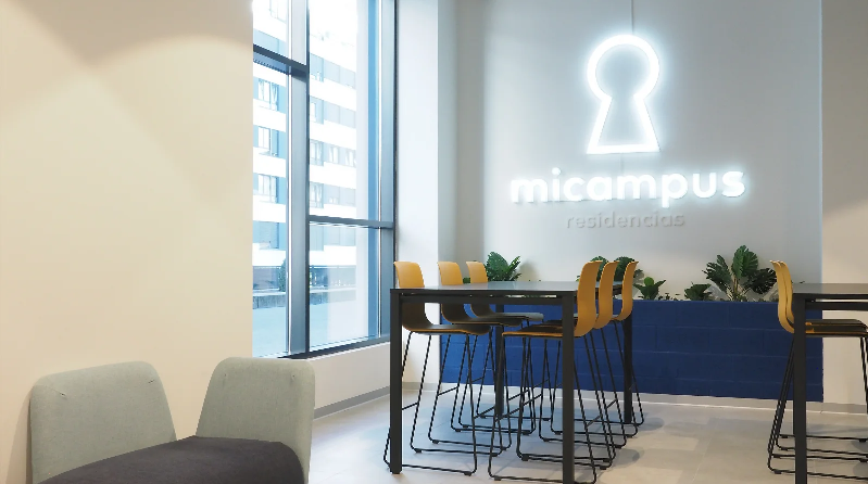 Borne de check-in dans une r&eacute;sidence MiCampus